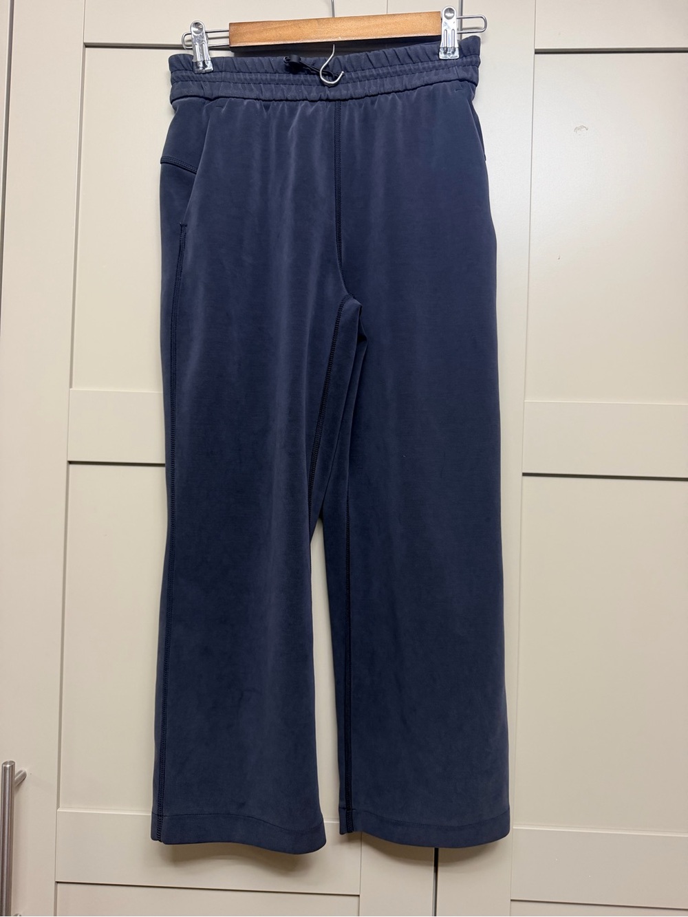 Lululemon Womens Sweats size 4 Navy